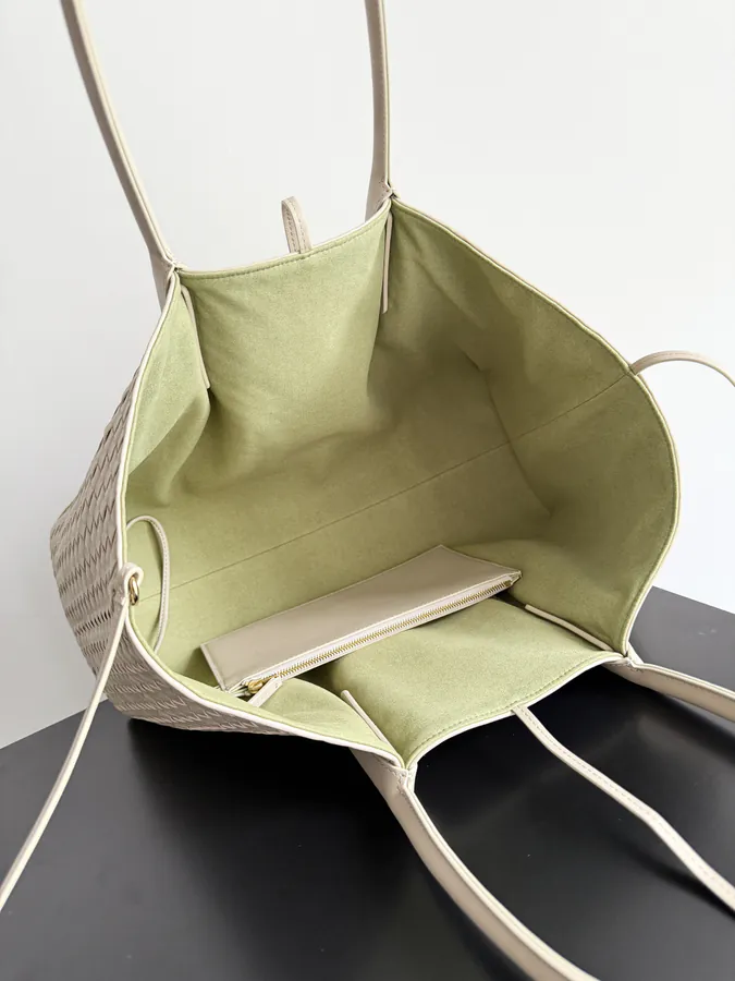 Bottega Veneta Pinacoteca Bag Signature Intrecciato Weaving