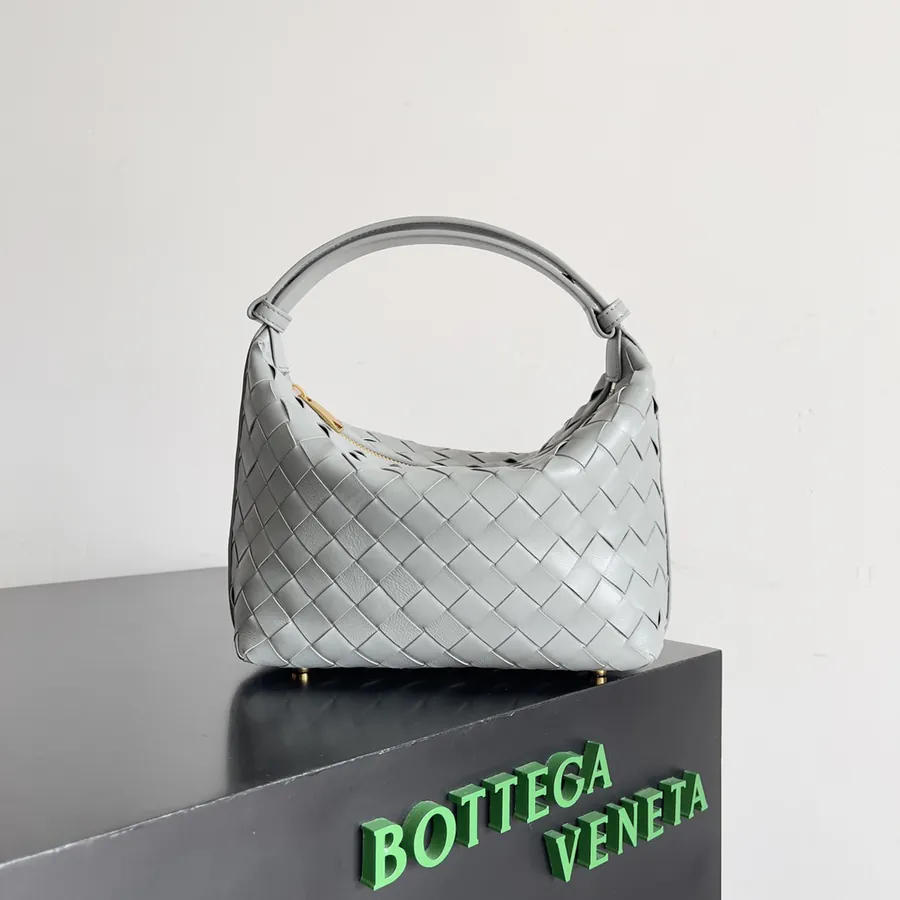Bottega Veneta Naa Small Lamb Leather Lunch Tote