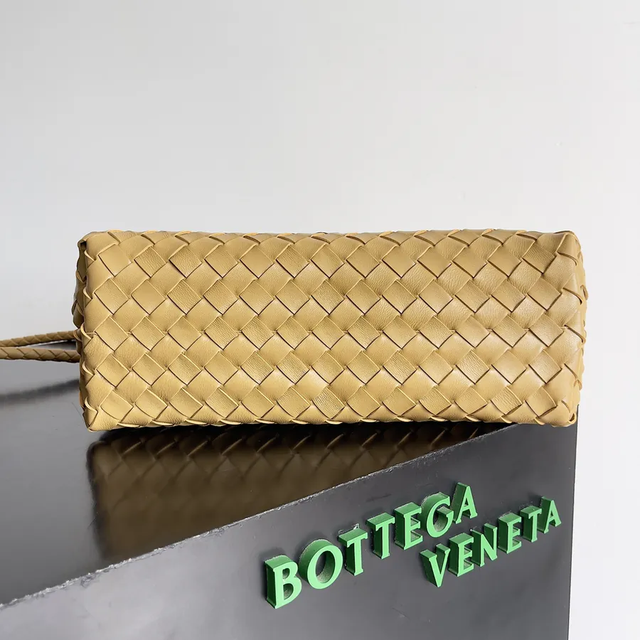 Bottega Veneta 2023 New Andiamo Bucket Bag
