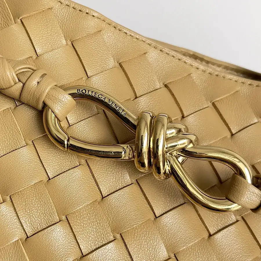Bottega Veneta 2023 New Andiamo Bucket Bag