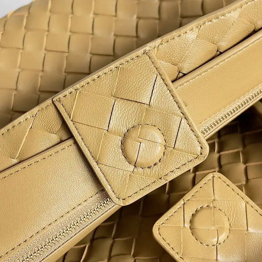 Bottega Veneta 2023 New Andiamo Bucket Bag