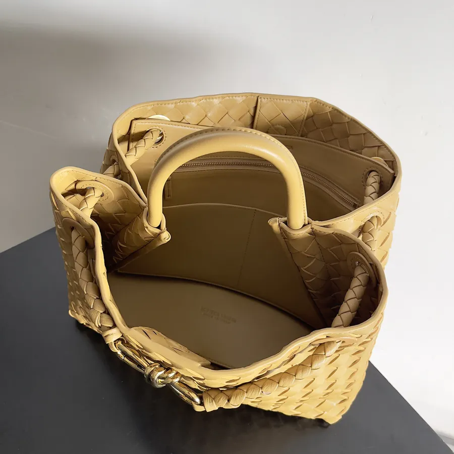 Bottega Veneta 2023 New Andiamo Bucket Bag