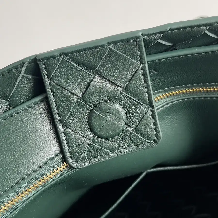 Bottega Veneta 2023 New Andiamo Bucket Bag