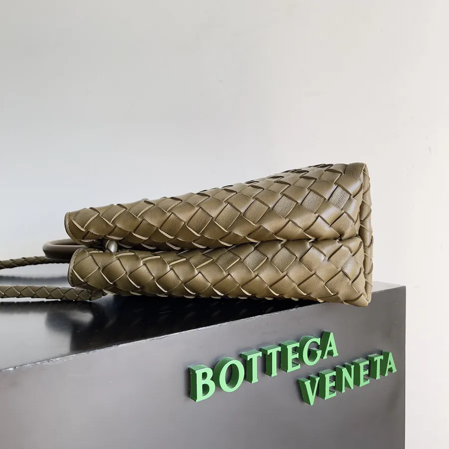 Bottega Veneta 2023 New Andiamo Bucket Bag