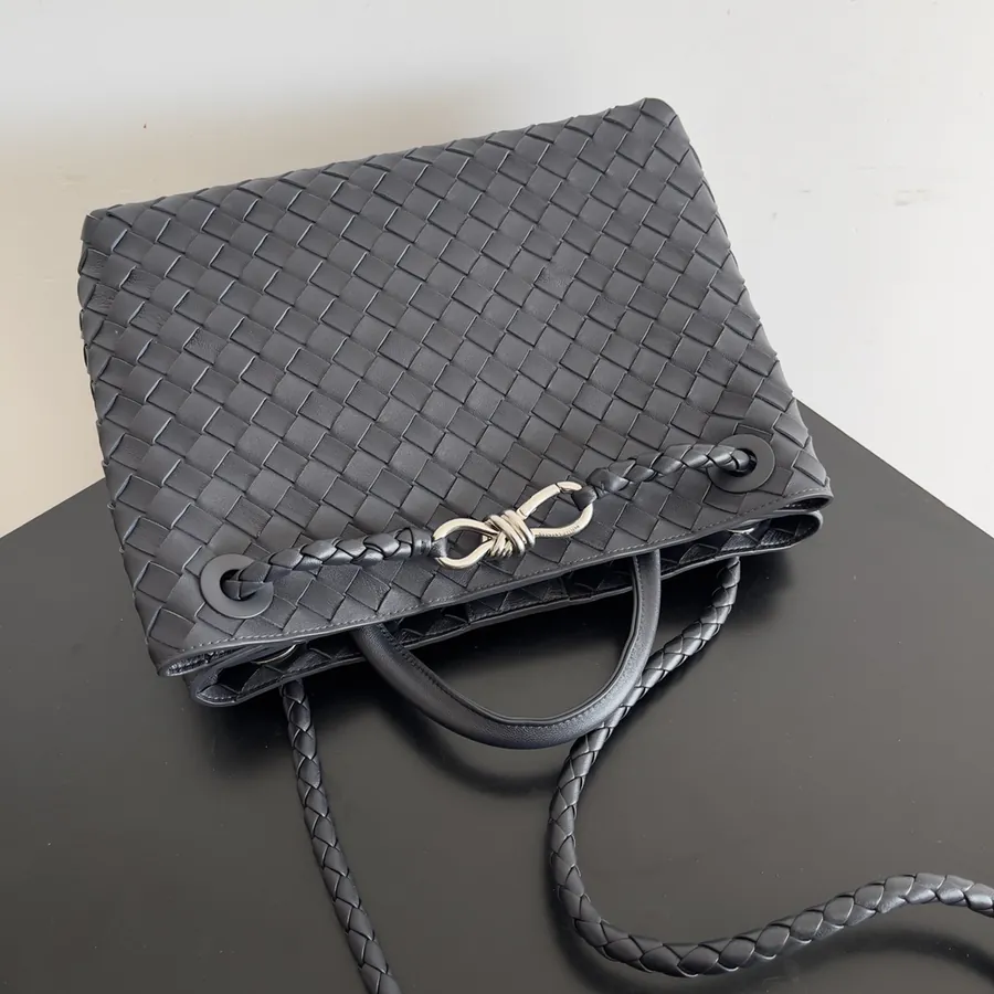 Bottega Veneta 2023 New Andiamo Bucket Bag