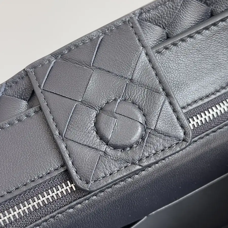 Bottega Veneta 2023 New Andiamo Bucket Bag