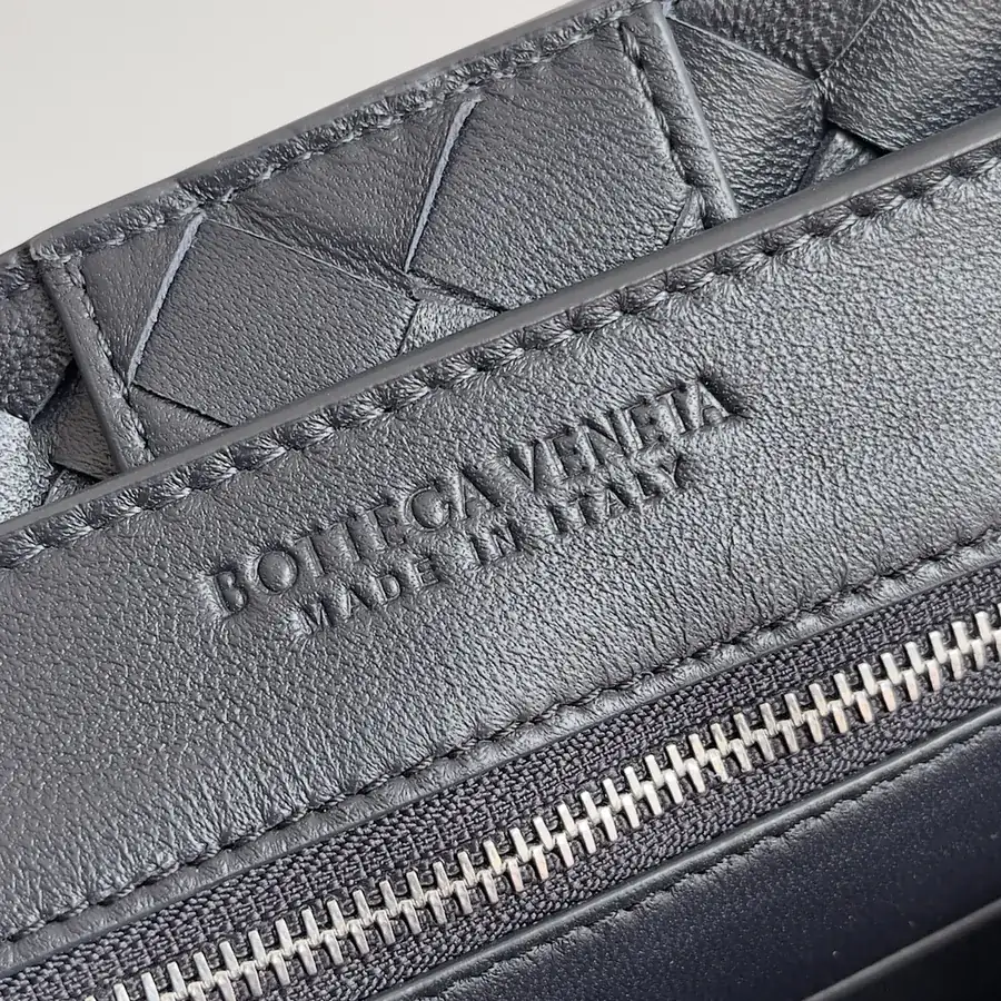 Bottega Veneta 2023 New Andiamo Bucket Bag