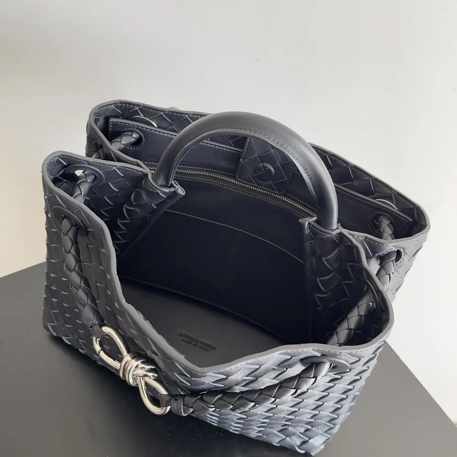 Bottega Veneta 2023 New Andiamo Bucket Bag