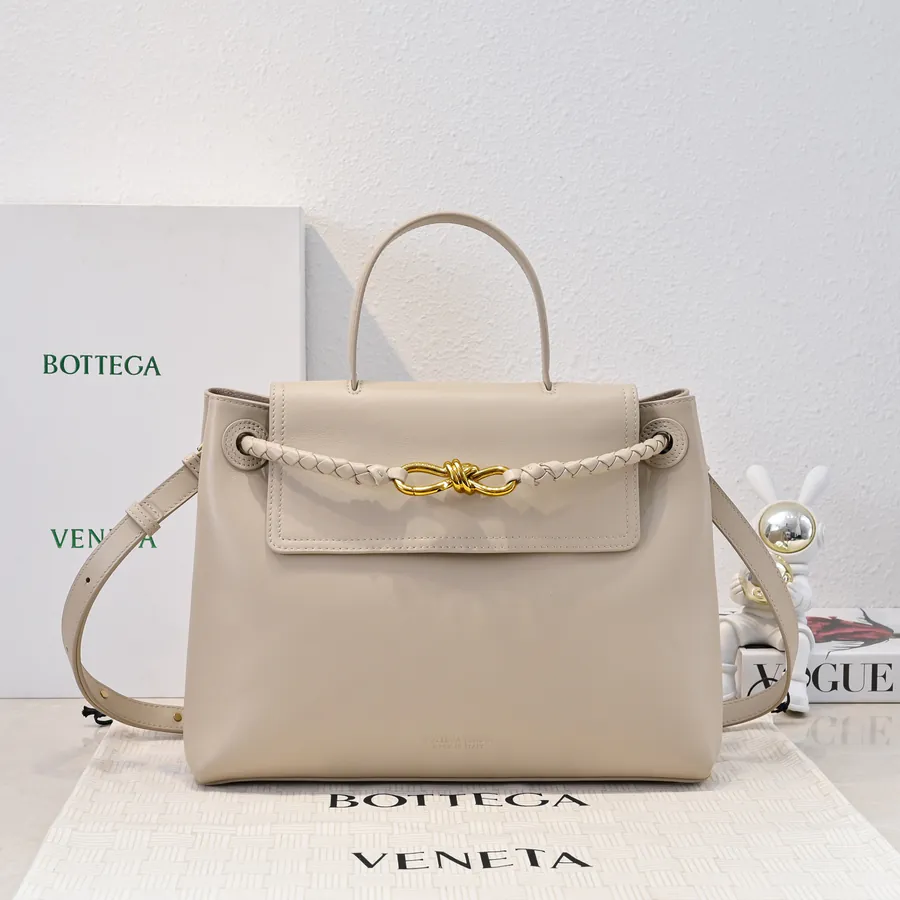 Bv Ciao Ciao Handbag Casual Elegance