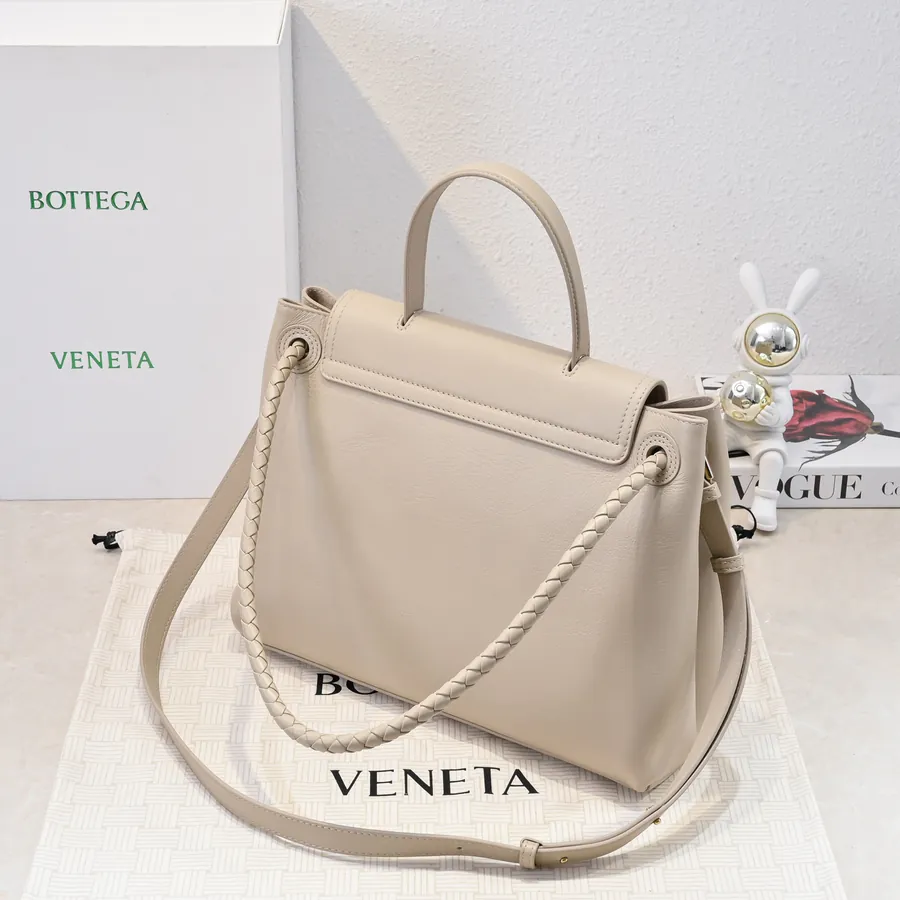 Bv Ciao Ciao Handbag Casual Elegance