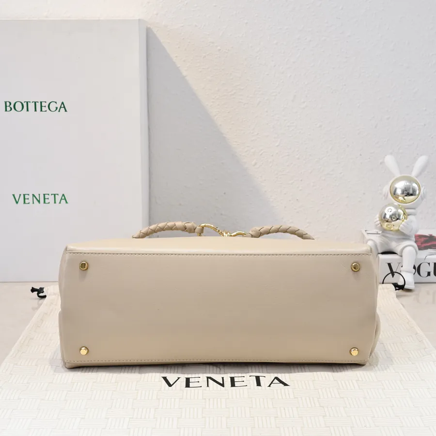 Bv Ciao Ciao Handbag Casual Elegance