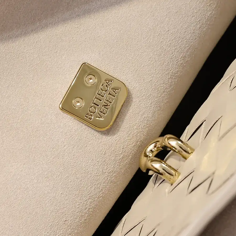 Bv Ciao Ciao Handbag Casual Elegance