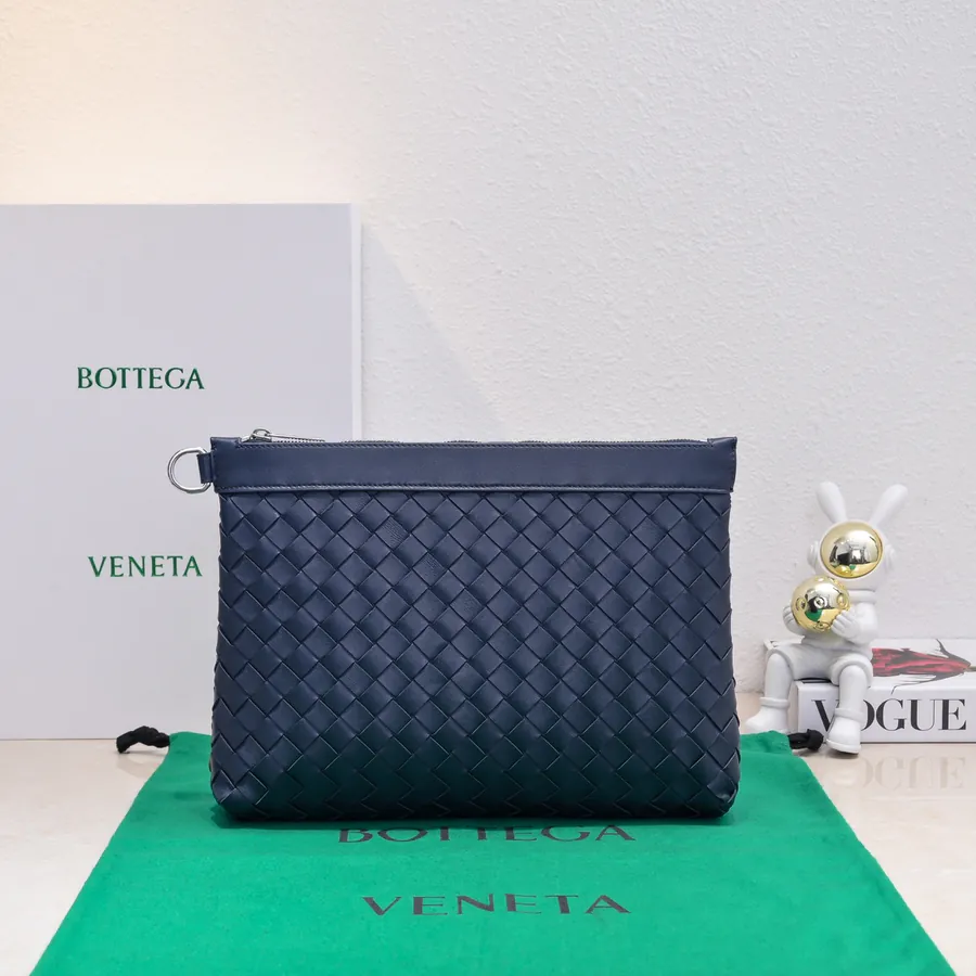 Bottega Veneta Bucket Bag Minimalist Design