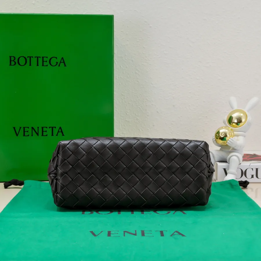 BOTTEGA VENETA Andiamo Small Chain Crossbody Bag
