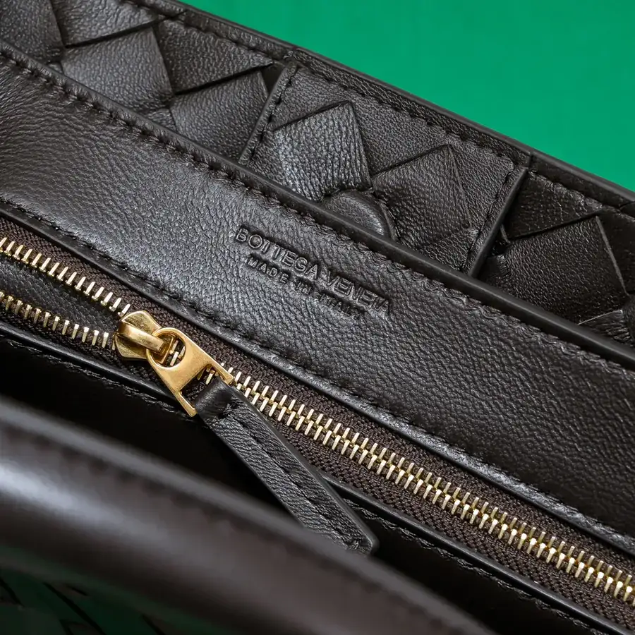 BOTTEGA VENETA Andiamo Small Chain Crossbody Bag