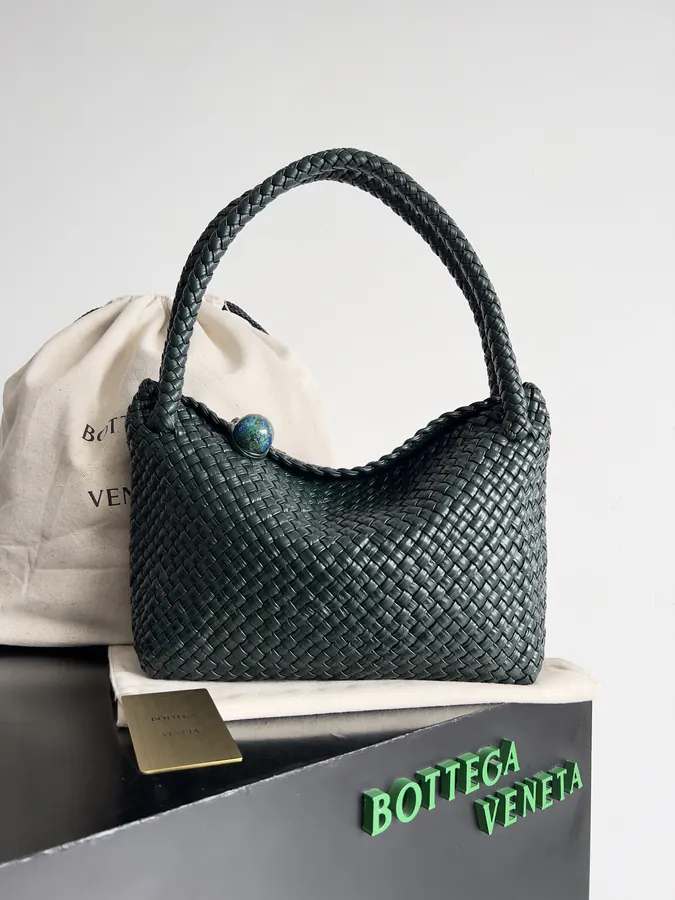 Bv Intrecciato Tote Classic Handcrafted Design