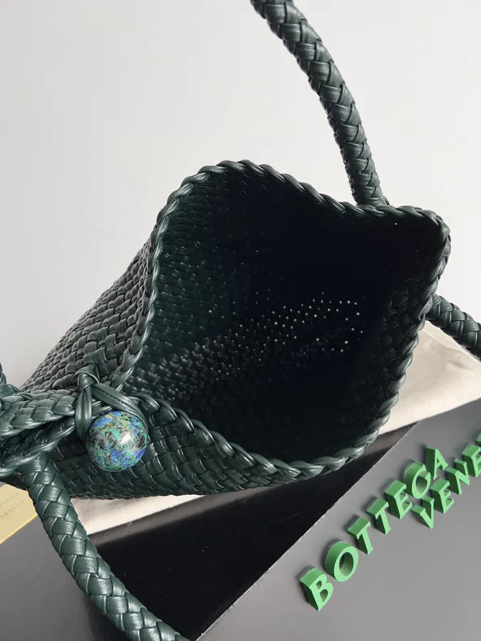 Bv Intrecciato Tote Classic Handcrafted Design