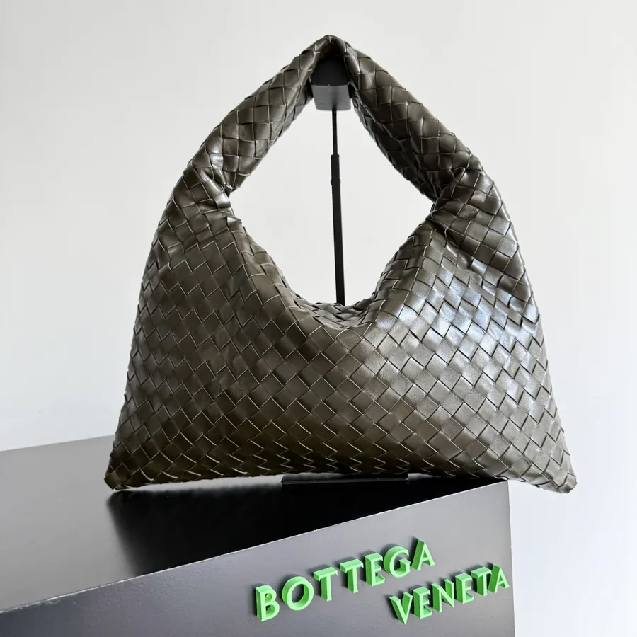 Bottega Veneta Hop Tote Seamless Design, Grained Calfskin