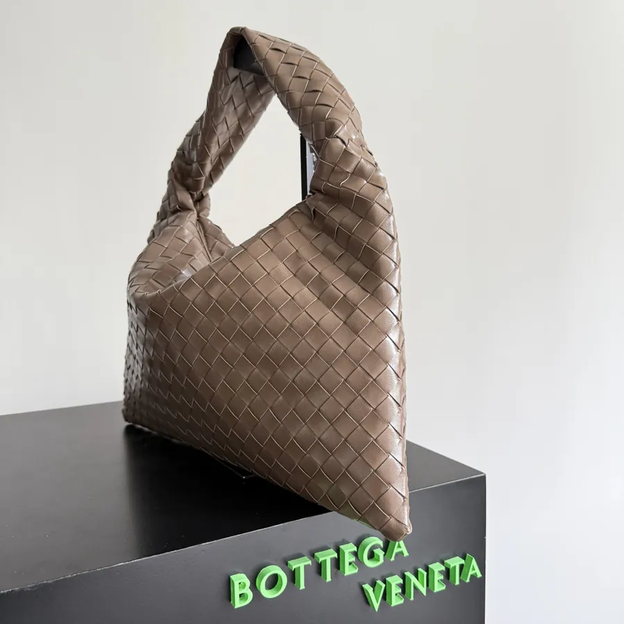 Bottega Veneta Hop Tote Seamless Design, Grained Calfskin