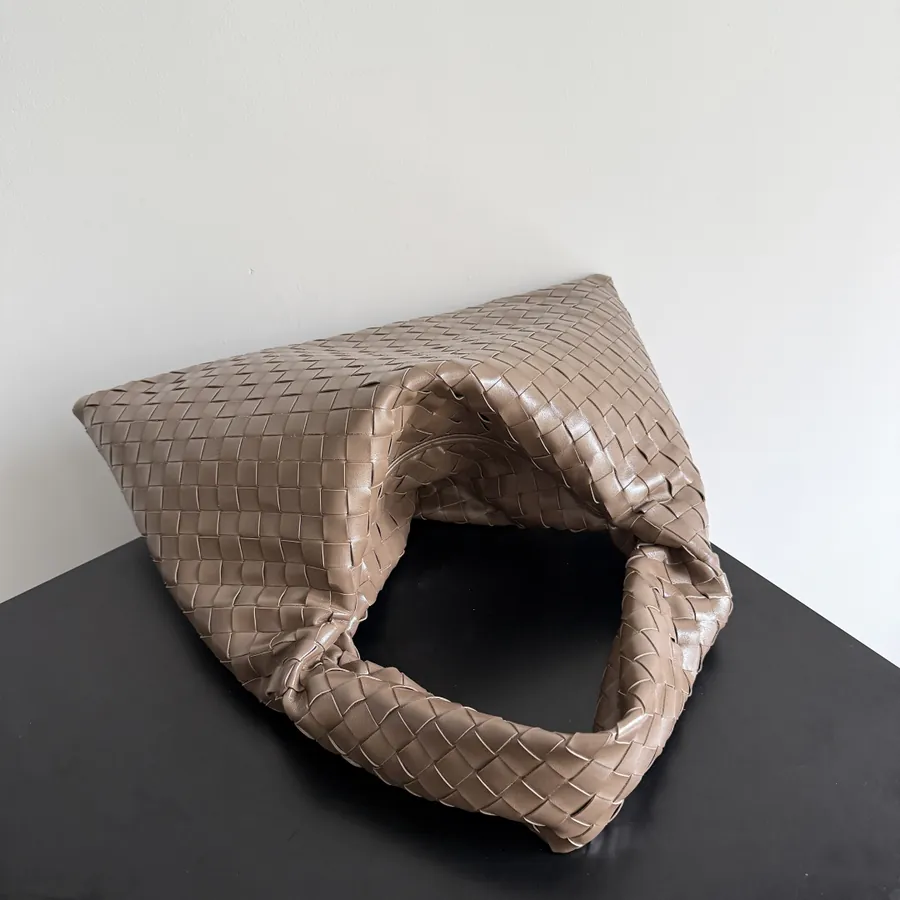 Bottega Veneta Hop Tote Seamless Design, Grained Calfskin