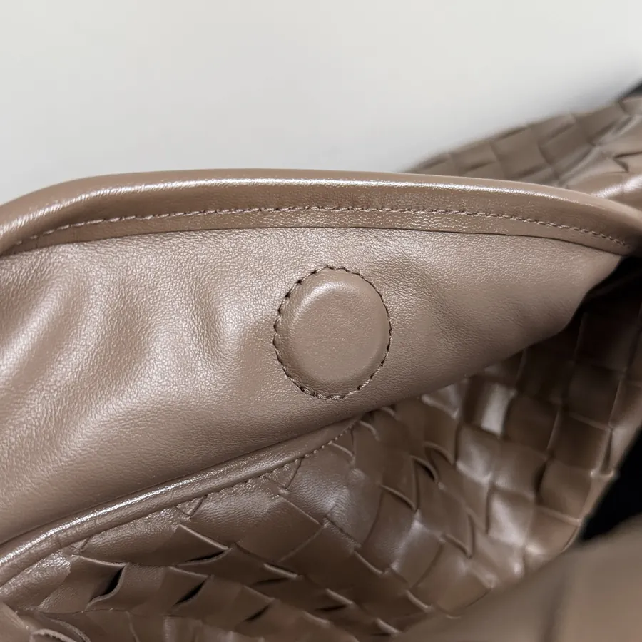 Bottega Veneta Hop Tote Seamless Design, Grained Calfskin