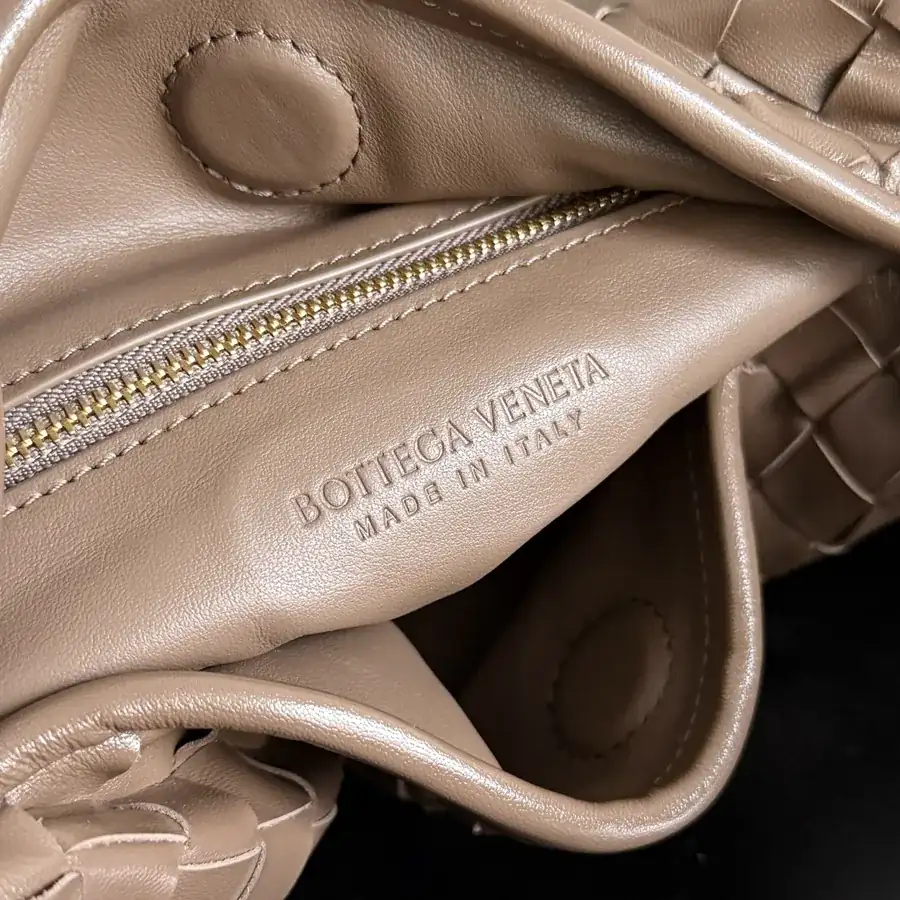 Bottega Veneta Hop Tote Seamless Design, Grained Calfskin