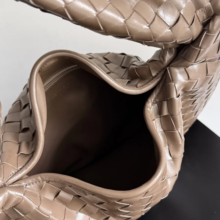 Bottega Veneta Hop Tote Seamless Design, Grained Calfskin