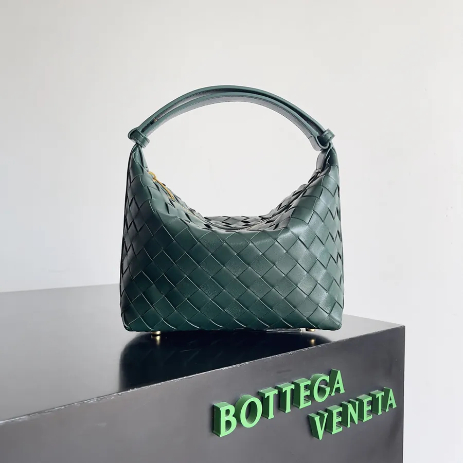 Bottega Veneta Intrecciato Lunch Tote