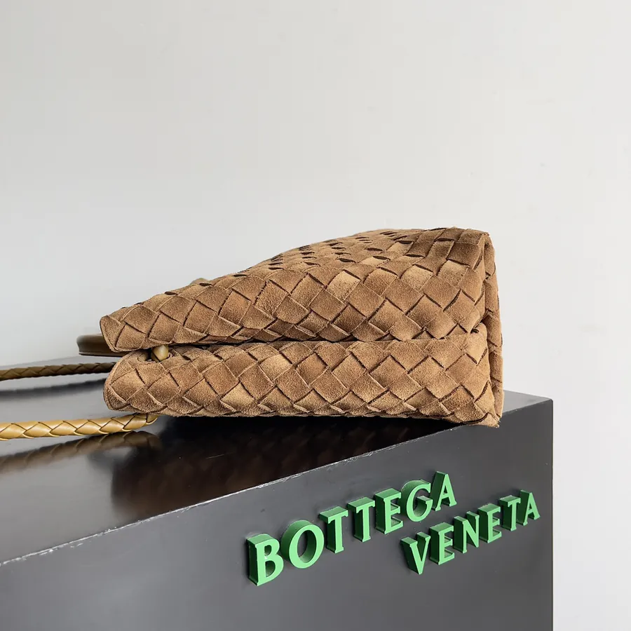 Bottega Veneta 2023 New Andiamo Bucket Bag