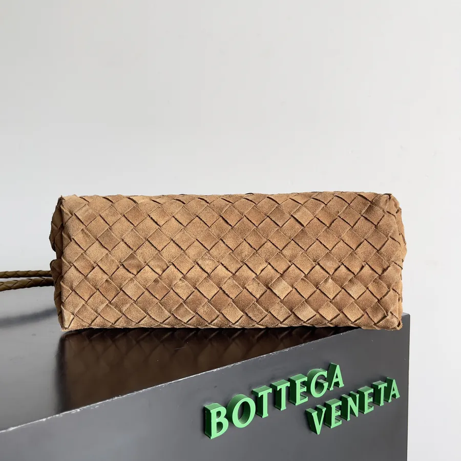 Bottega Veneta 2023 New Andiamo Bucket Bag