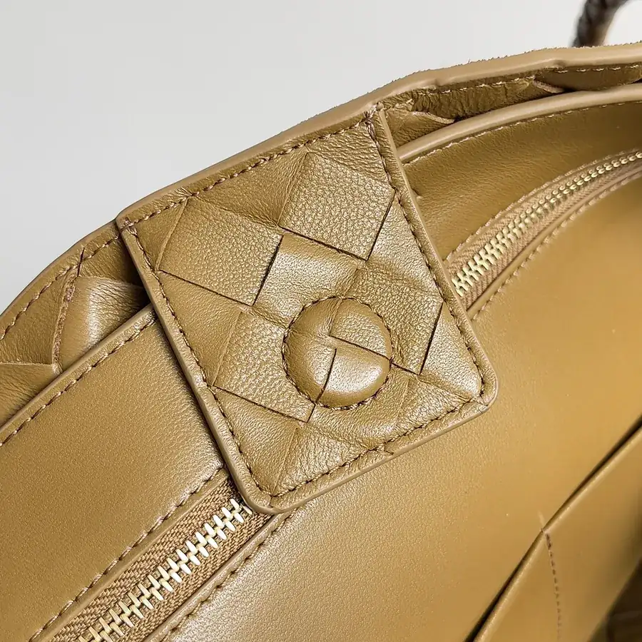 Bottega Veneta 2023 New Andiamo Bucket Bag