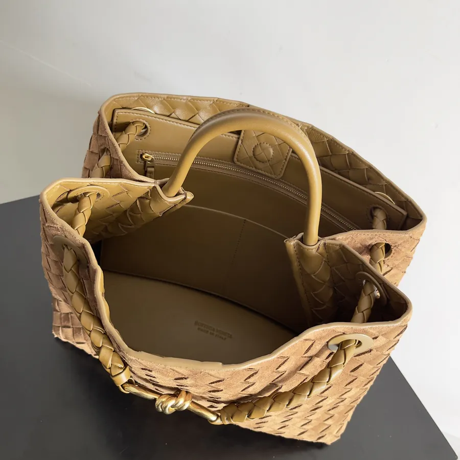 Bottega Veneta 2023 New Andiamo Bucket Bag