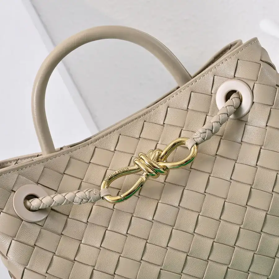 Intrecciato编织皮革小号手提包