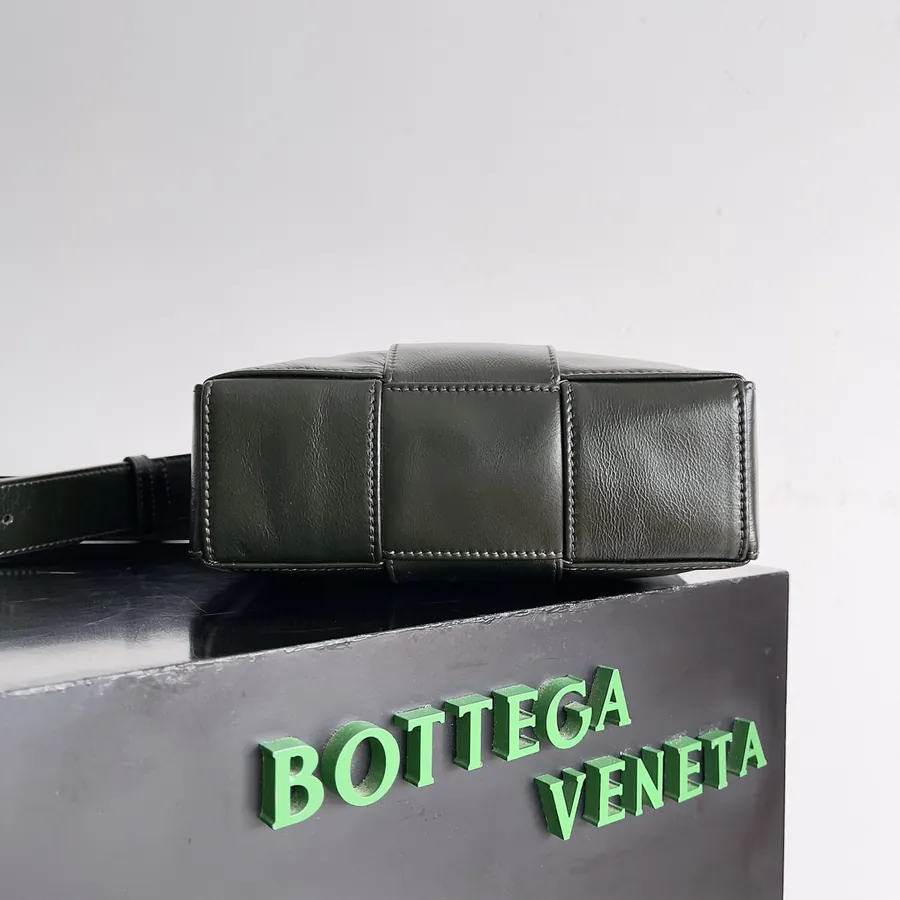 BOTTEGA VENETA Mini Cassette Timeless Design