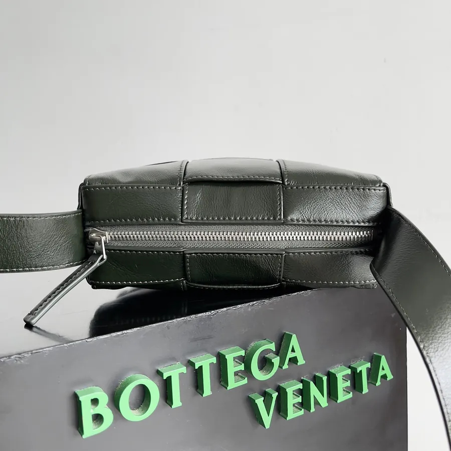BOTTEGA VENETA Mini Cassette Timeless Design