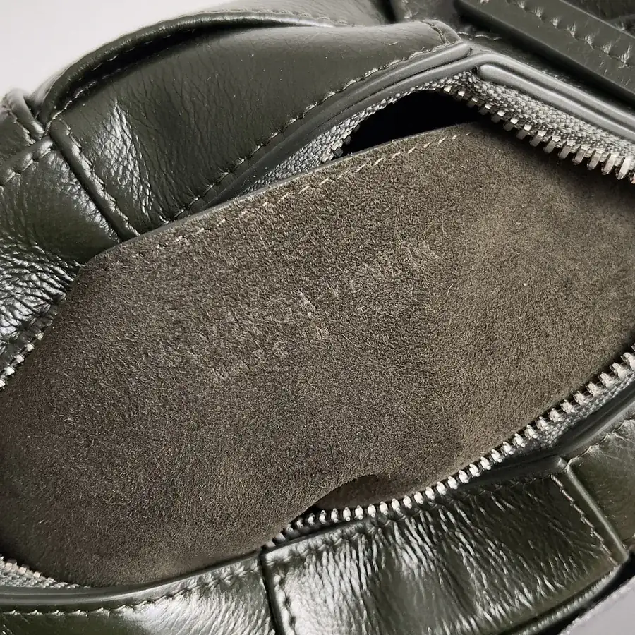 BOTTEGA VENETA Mini Cassette Timeless Design