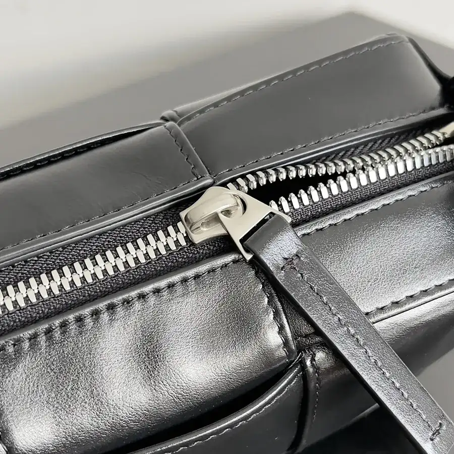BOTTEGA VENETA Mini Cassette Stylish and Sophisticated Design