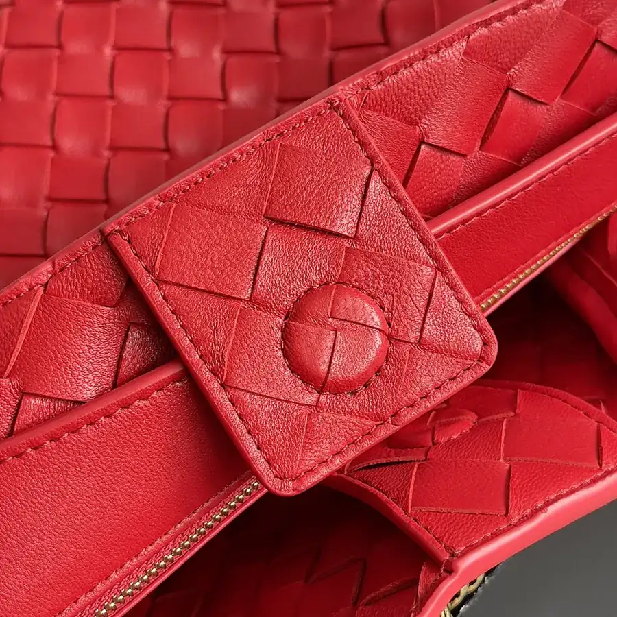 Bottega Veneta 2023 New Andiamo Bucket Bag