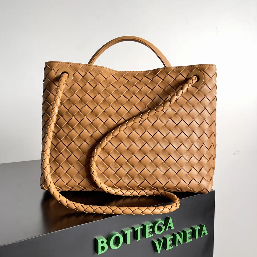 Bottega Veneta 2023 New Andiamo Bucket Bag