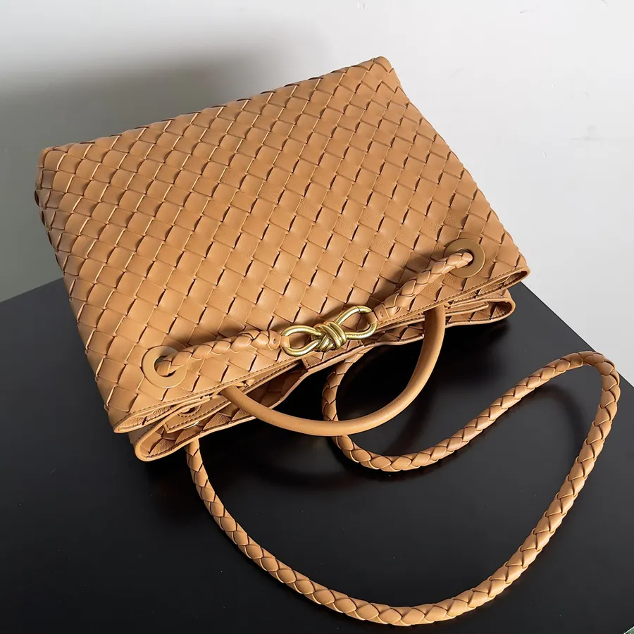 Bottega Veneta 2023 New Andiamo Bucket Bag