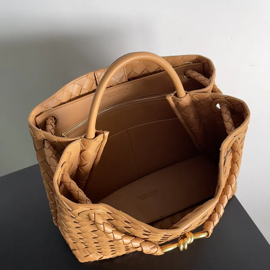 Bottega Veneta 2023 New Andiamo Bucket Bag