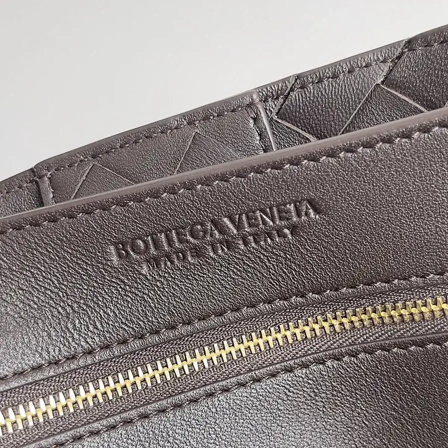Bottega Veneta 2023 New Andiamo Bucket Bag
