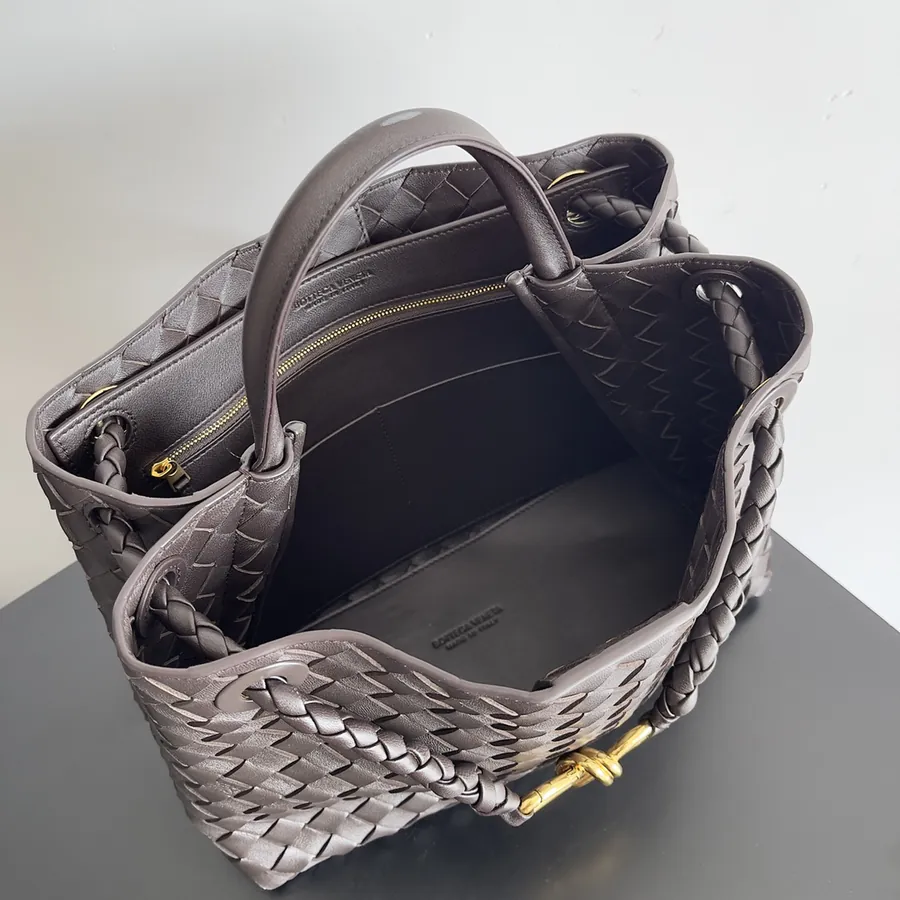 Bottega Veneta 2023 New Andiamo Bucket Bag