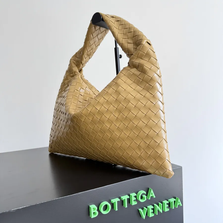 Bottega Veneta Hop Tote Seamless Design, Grained Calfskin
