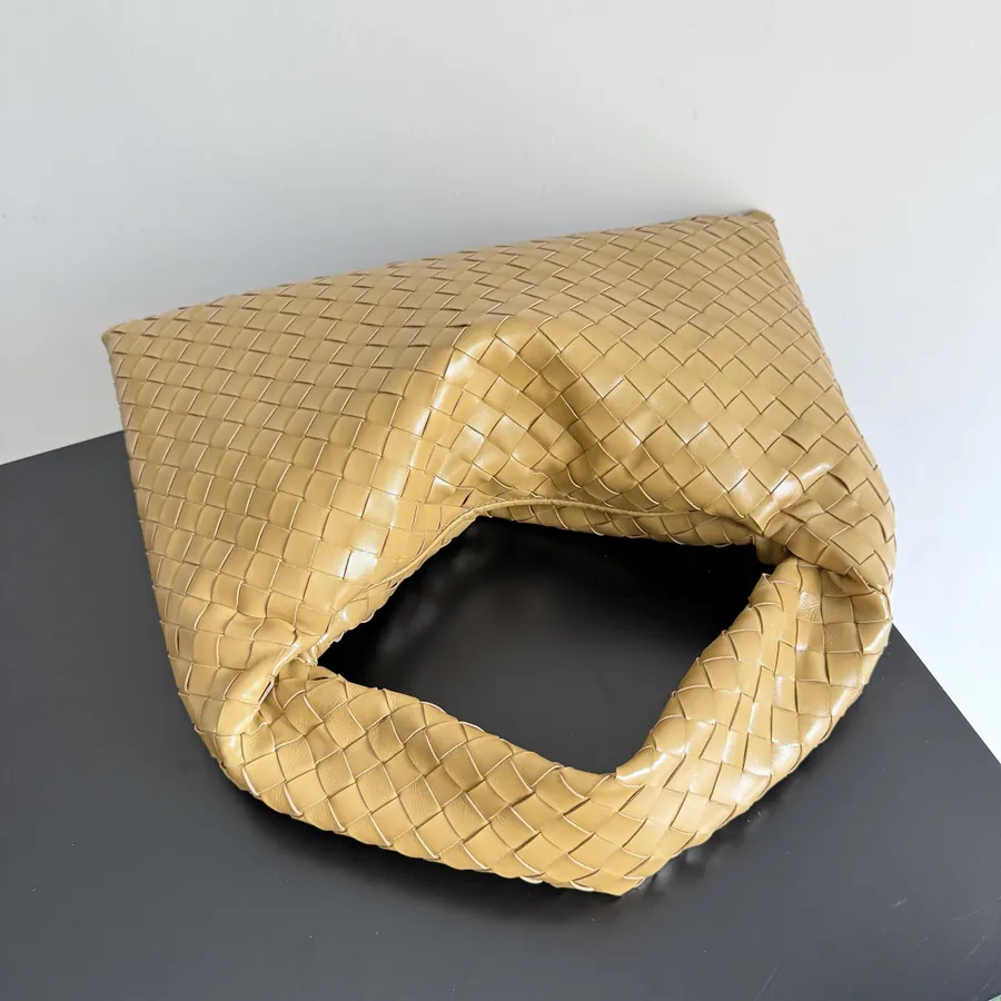 Bottega Veneta Hop Tote Seamless Design, Grained Calfskin
