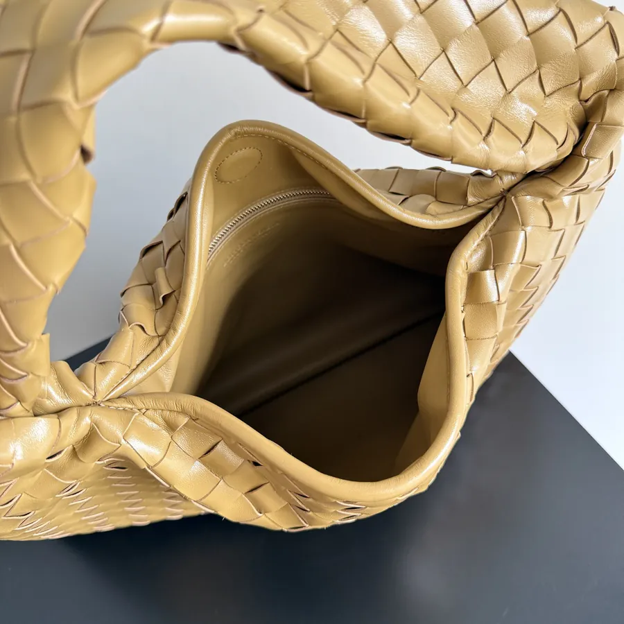 Bottega Veneta Hop Tote Seamless Design, Grained Calfskin