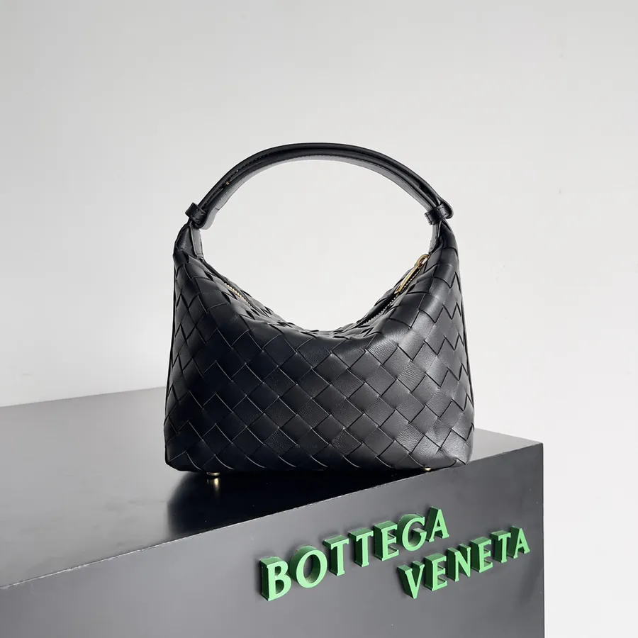 Bottega Veneta 2024 Trendy Bento Bag with Intrecciato Craftsmanship