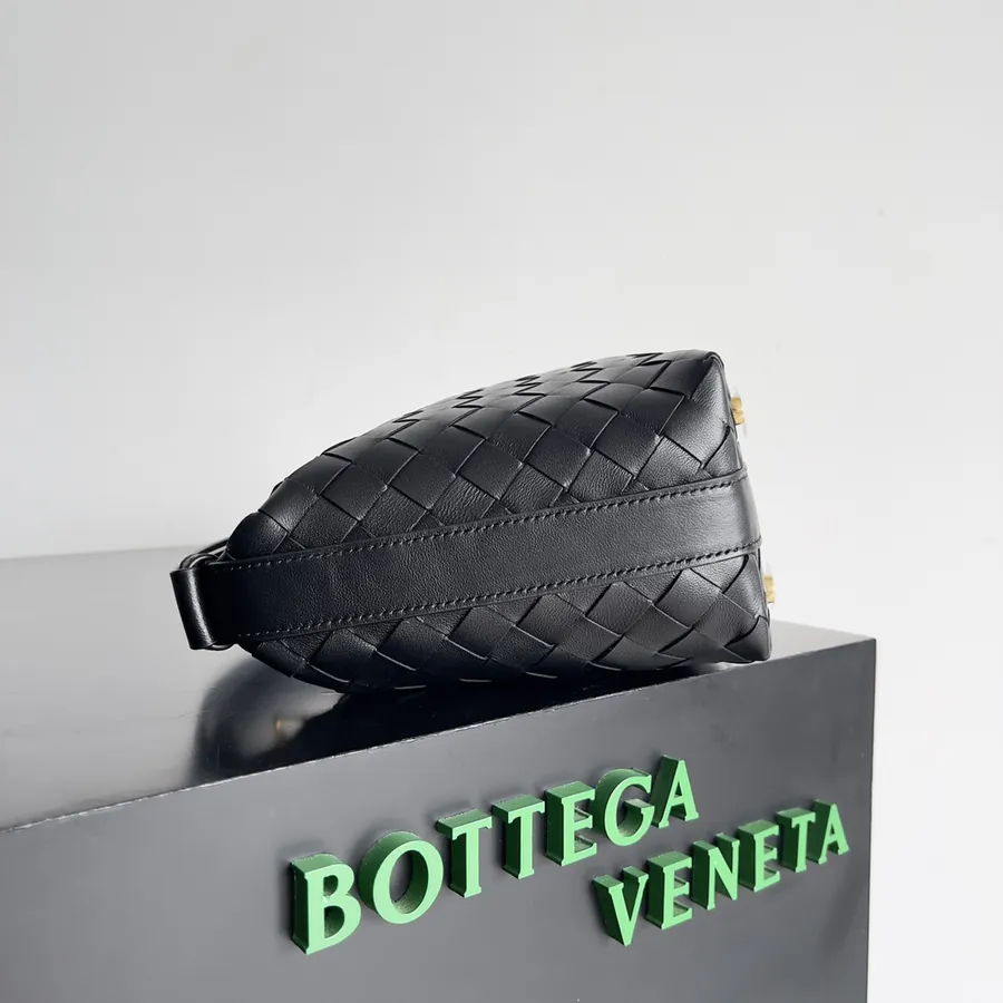 Bottega Veneta 2024 Trendy Bento Bag with Intrecciato Craftsmanship