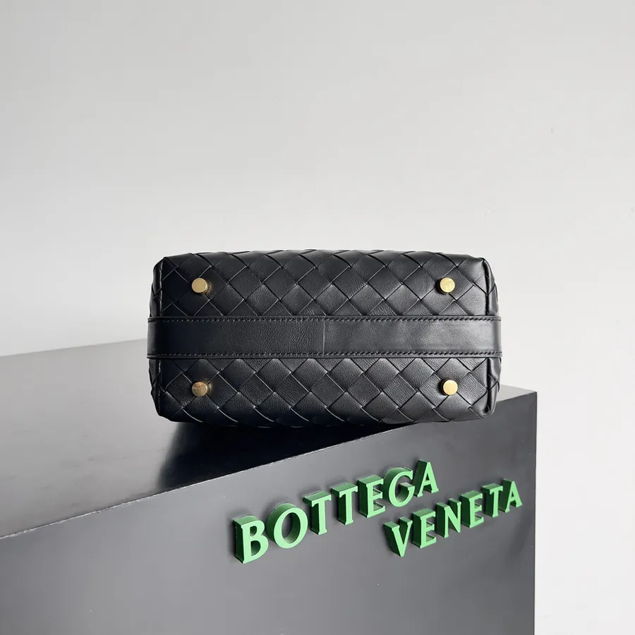 Bottega Veneta 2024 Trendy Bento Bag with Intrecciato Craftsmanship