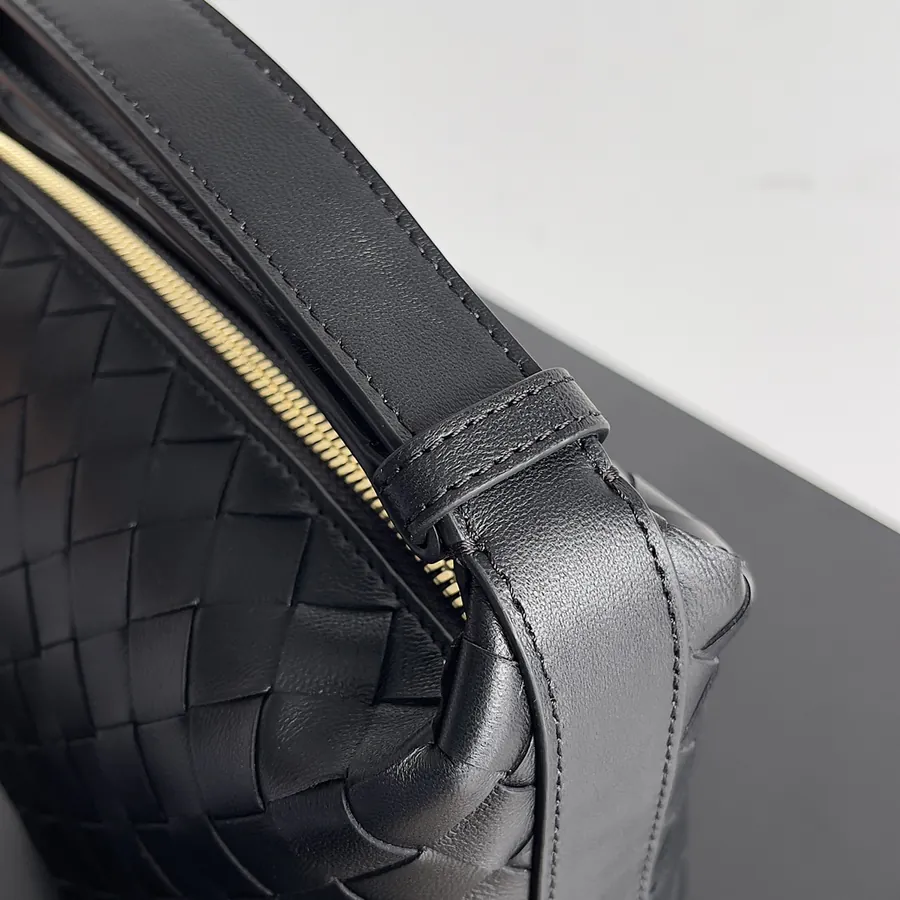 Bottega Veneta 2024 Trendy Bento Bag with Intrecciato Craftsmanship